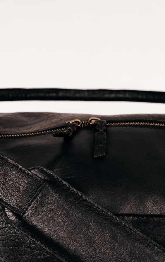 Black Leather Holdall - photo 2 Black Leather Holdall - photo 2